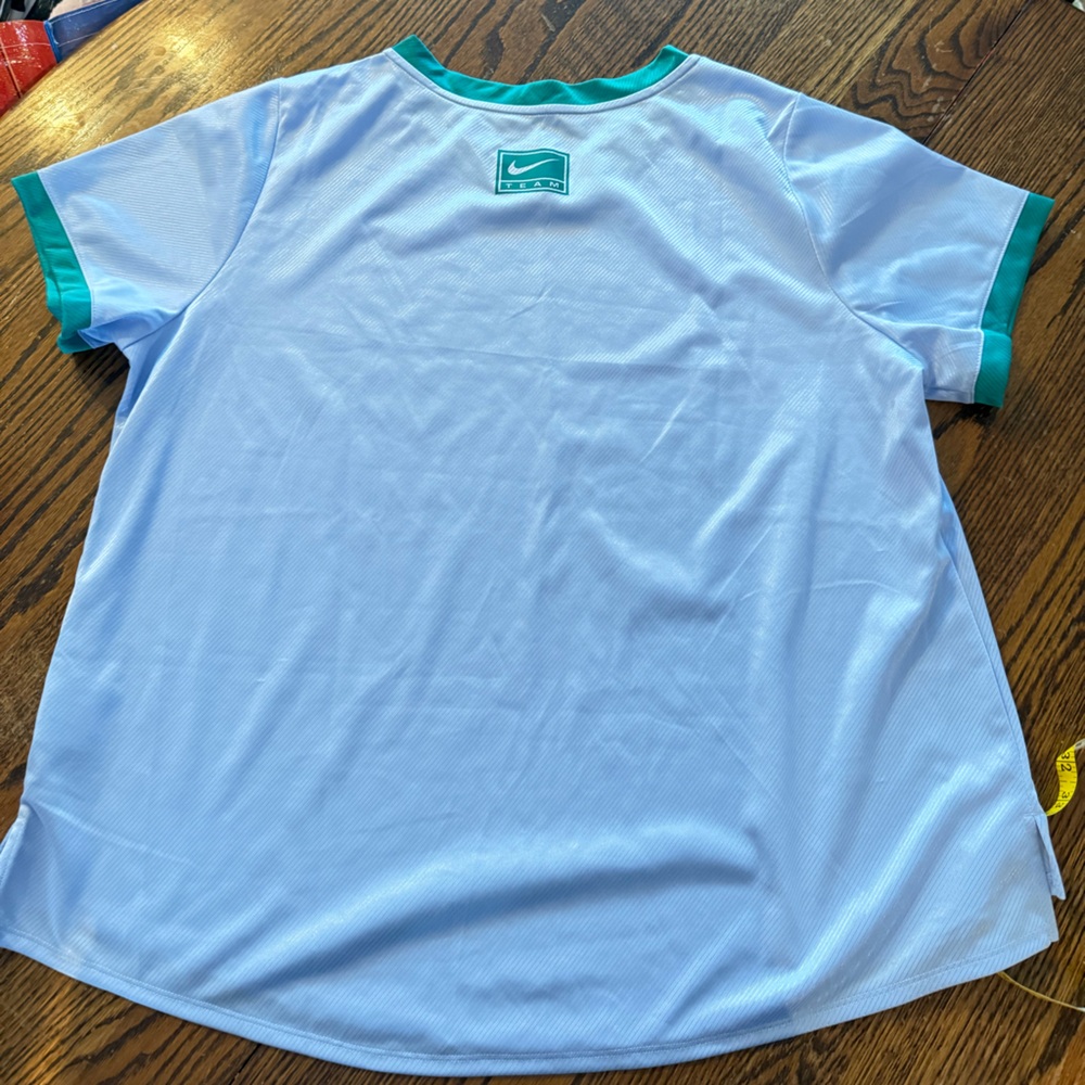 NWOT Nike DriFit Heritage Logo Tee - Picture 8 of 8